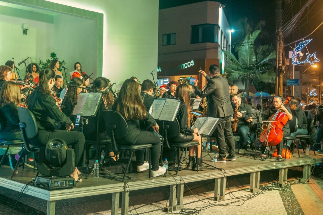 Banda Filarmônica municipal percorre Bombinhas com apresentações gratuitas