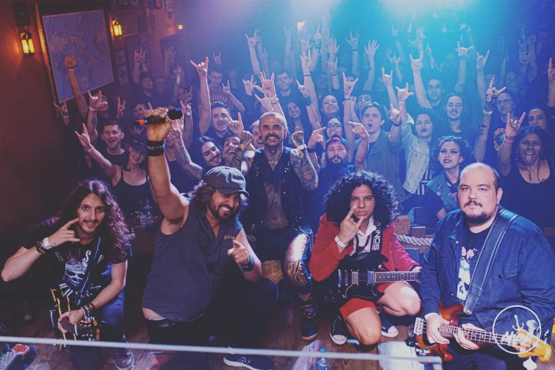 Hoje, quinta-feira (15), tem tributo ao Guns N’ Roses em Itajaí