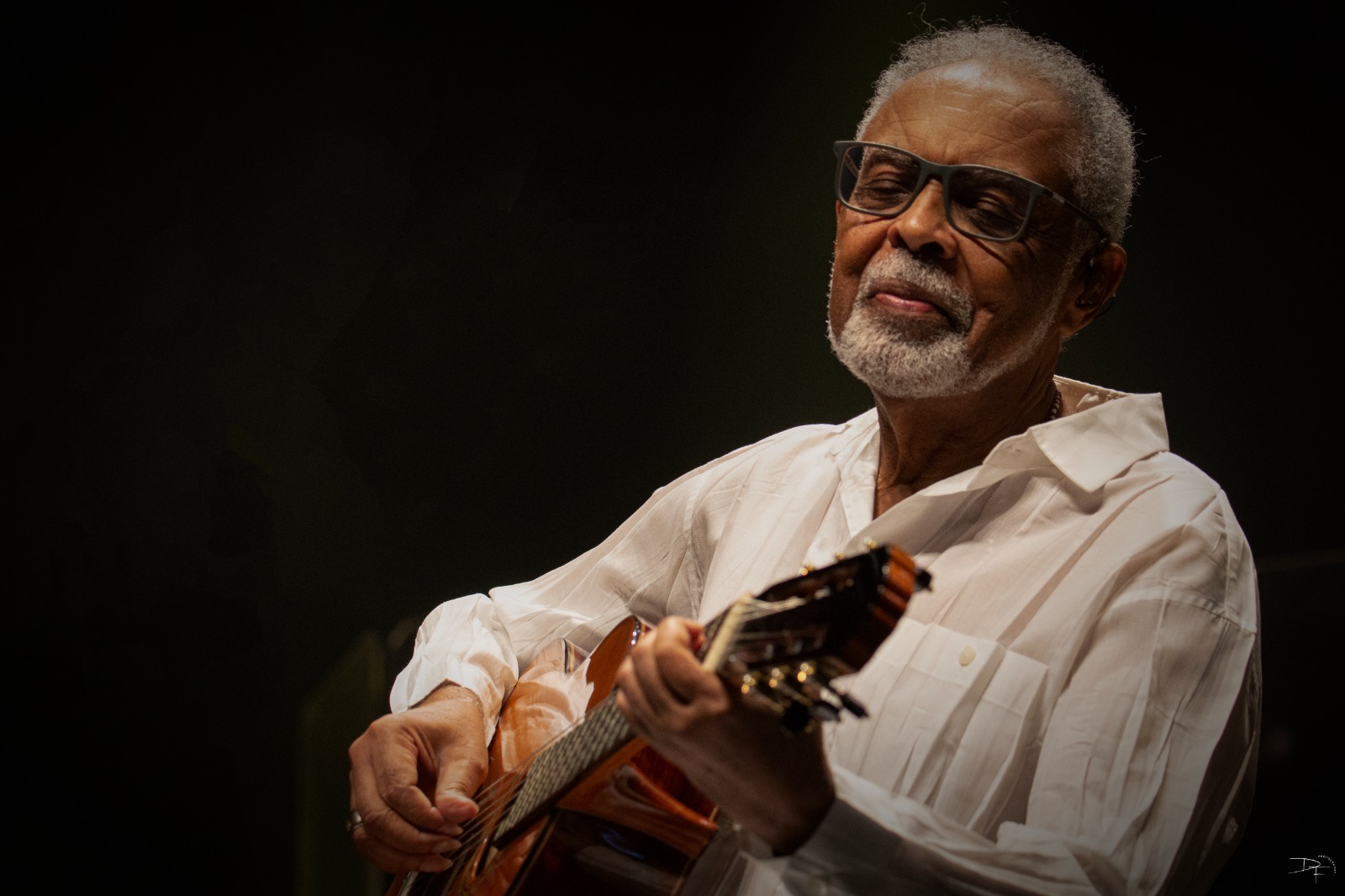 Hoje é dia de show gratuito de Gilberto Gil em Itajaí