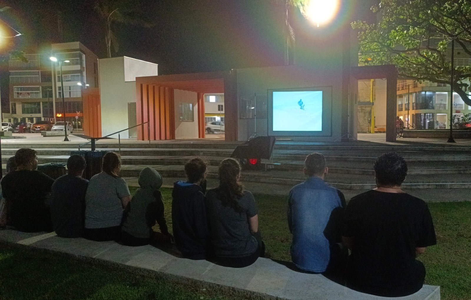 Projeto promove mostra de cinema ao ar livre em Navegantes