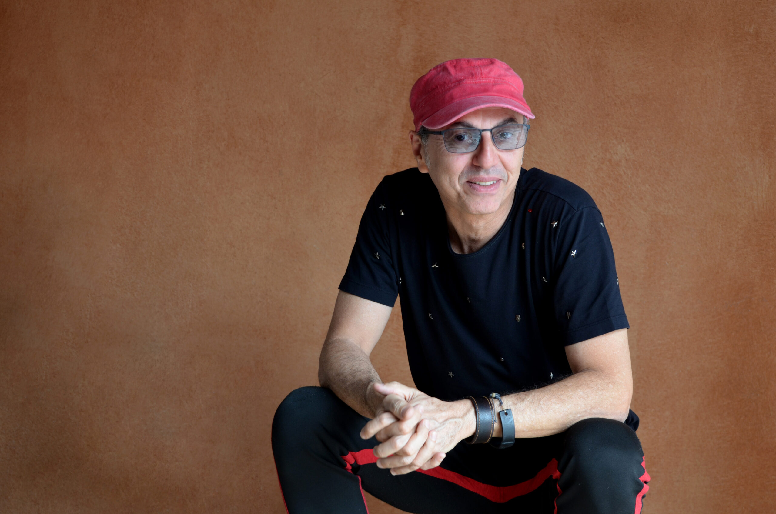 Zeca Baleiro faz show gratuito no Aeroporto de Florianópolis no fim de semana
