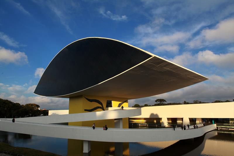 Museu Oscar Niemeyer recebe estreia de evento literário em Curitiba