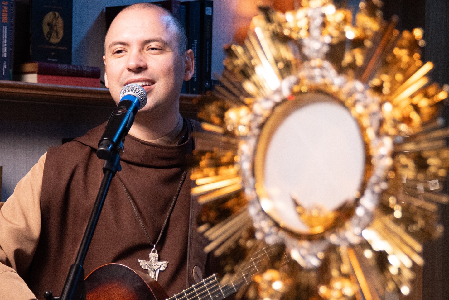 Frei Gilson fará apresentação gratuita em Navegantes em julho