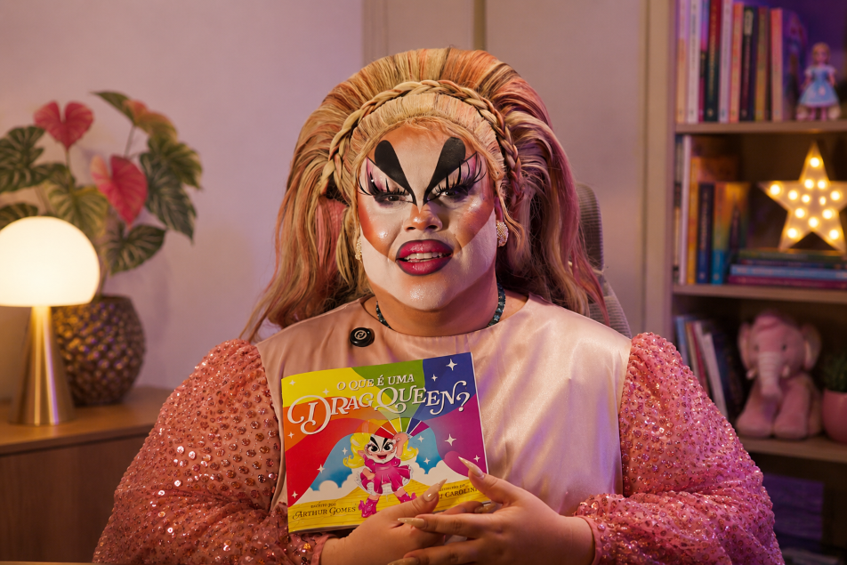 Artista catarinense lança primeiro livro infantil do país sobre o universo drag