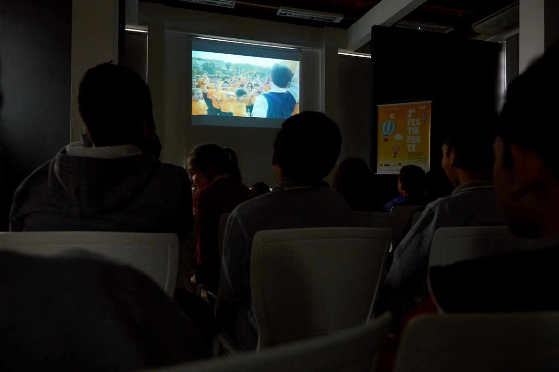 Projeto leva sessões de cinema, mediação e acessibilidade para escolas de Itajaí