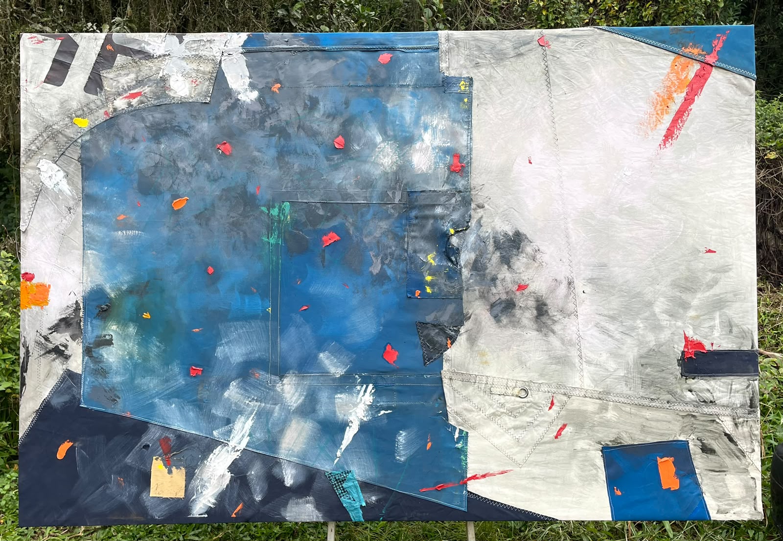 Velas de barcos e materiais náuticos descartados viram arte em Florianópolis