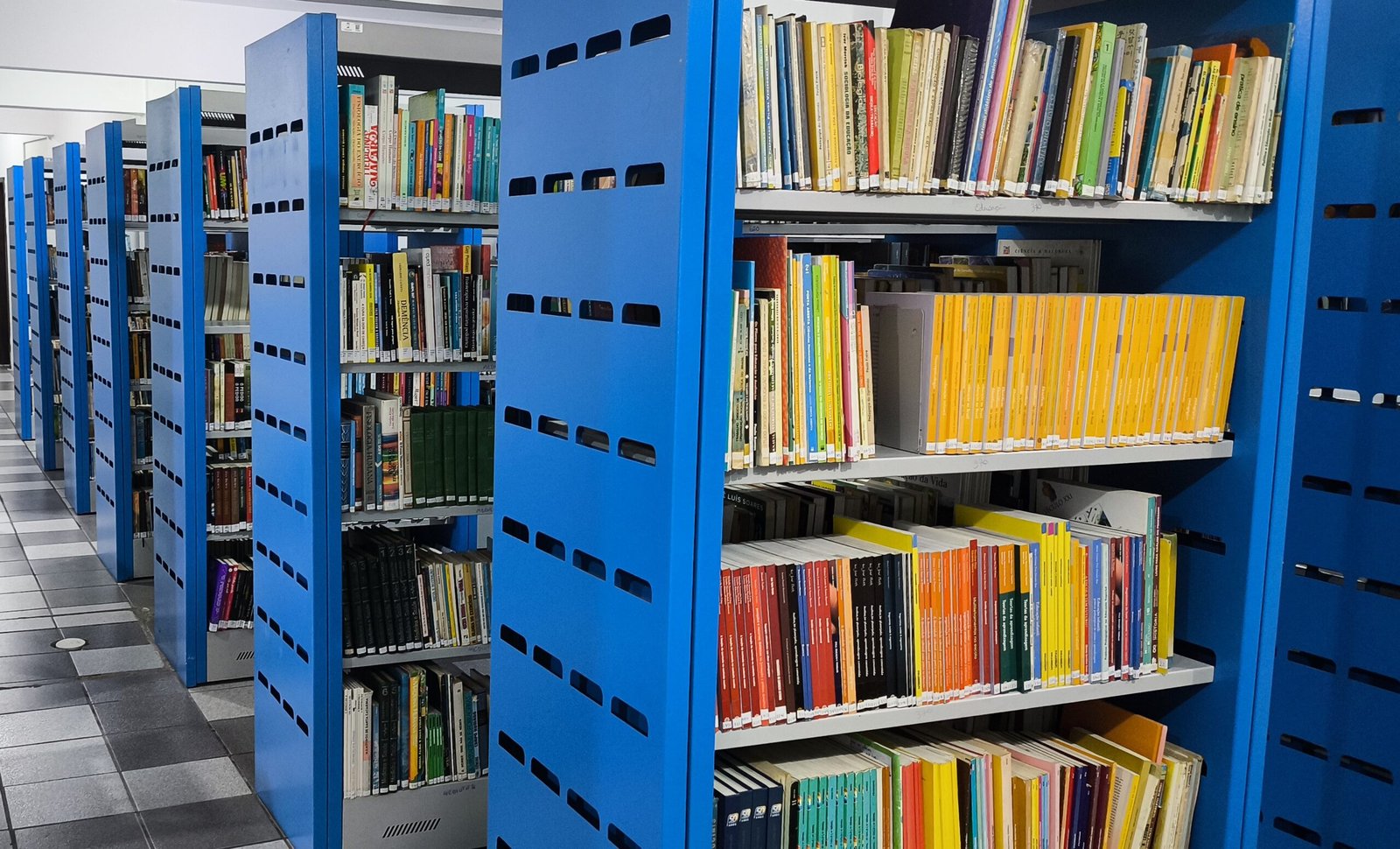 Biblioteca Municipal de Navegantes reabre em novo endereço