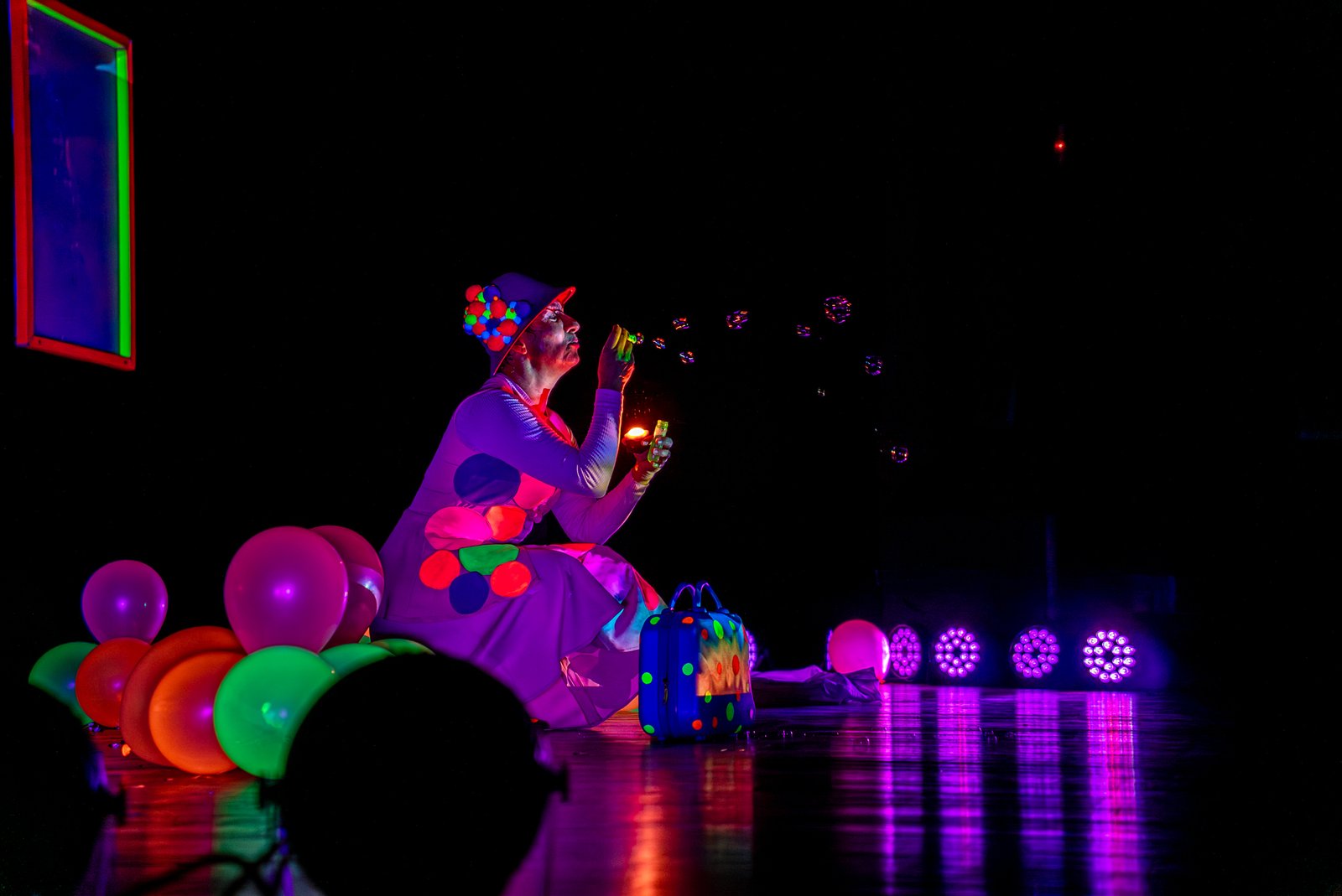 Espetáculo infantil inspirado na obra de Yayoi Kusama chega a Itajaí nesta semana
