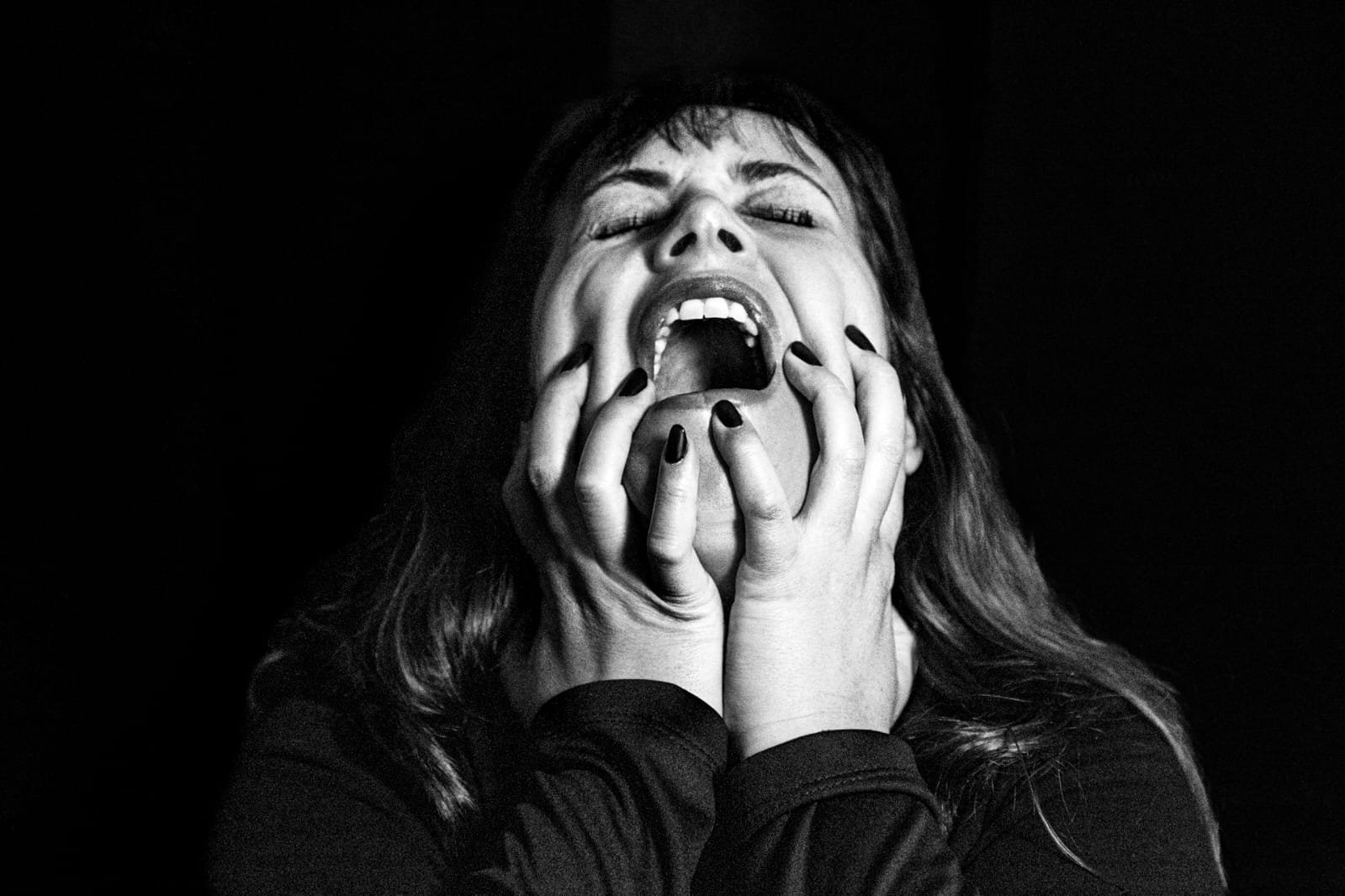Ana Paula Beling lança o álbum Fêmea-Motriz em show na Casa da Cultura de Itajaí