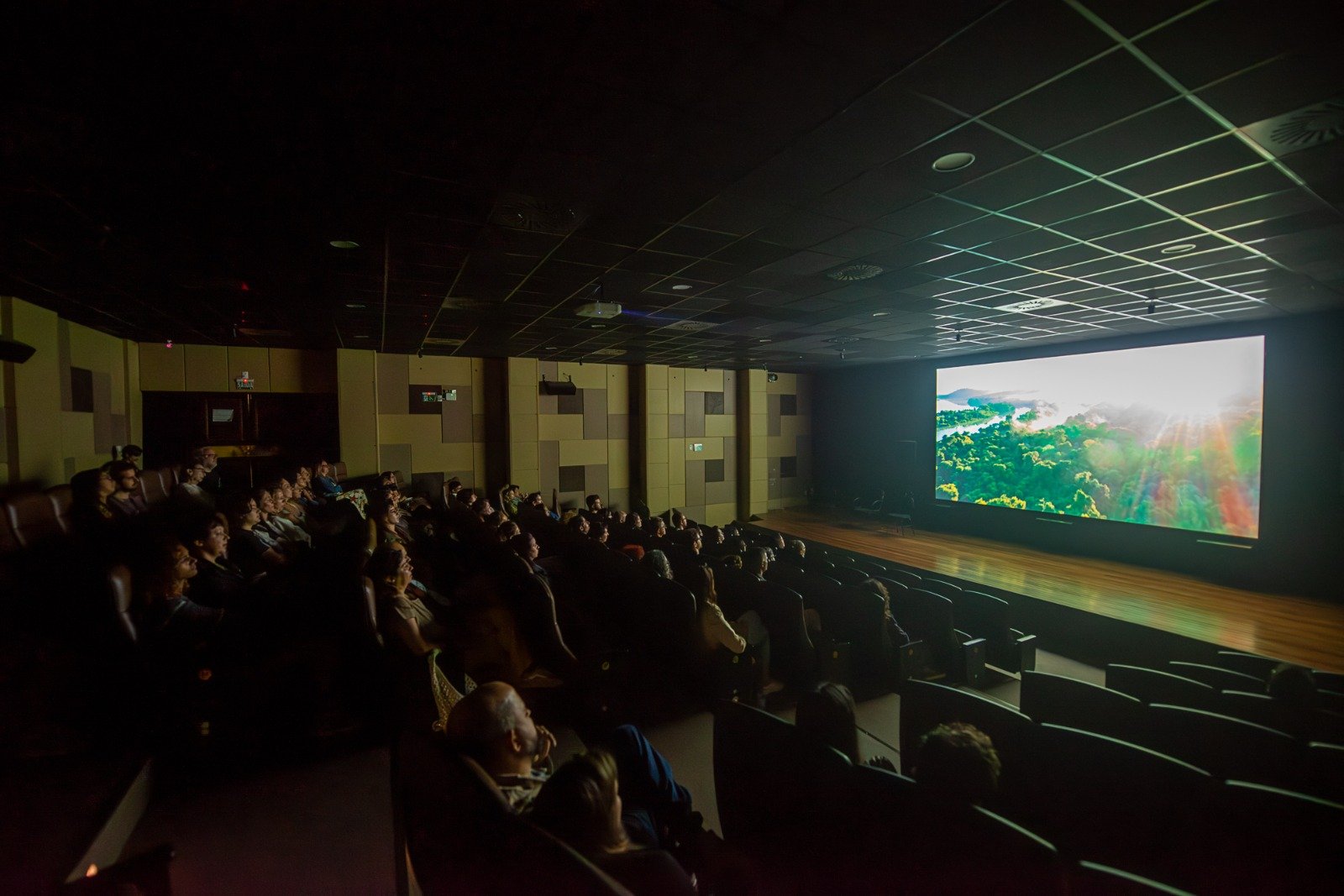 Festival gratuito de cinema vai exibir 25 filmes de oito países em Florianópolis