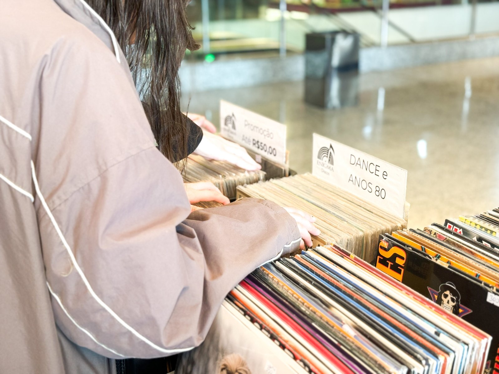 Feira de Vinil reúne colecionadores e apaixonados por música no fim de semana em Itajaí